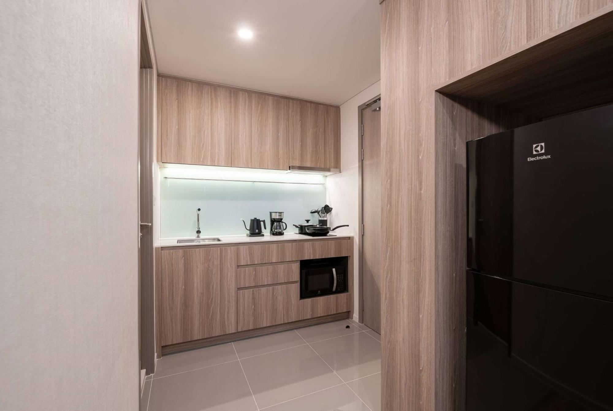 Ramada By Wyndham Bangkok Sukhumvit 87 Hotel Buitenkant foto