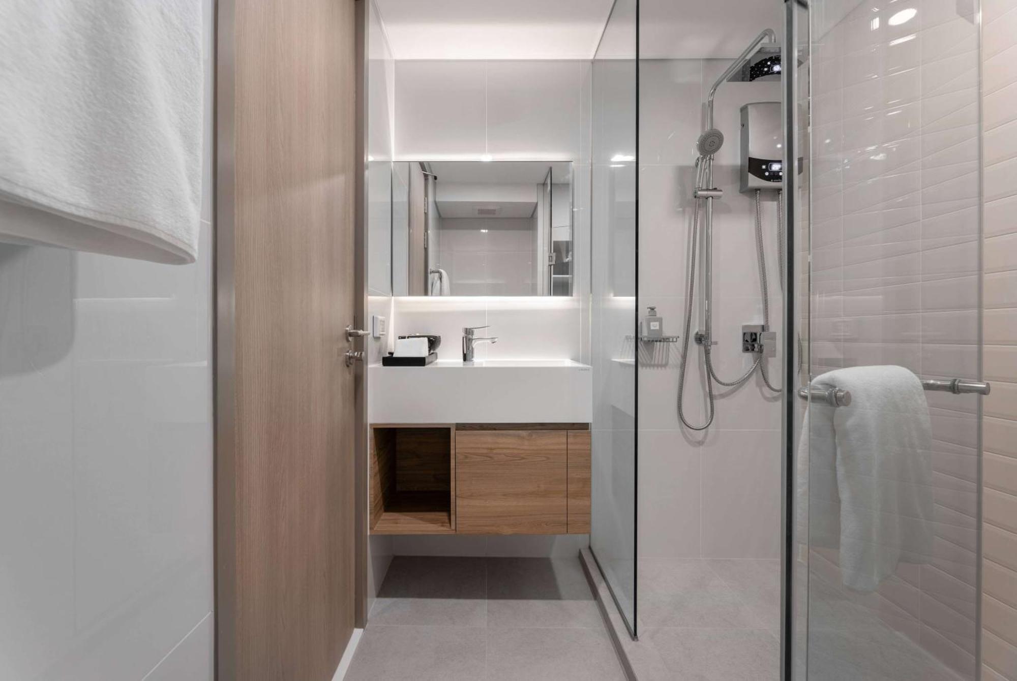 Ramada By Wyndham Bangkok Sukhumvit 87 Hotel Buitenkant foto